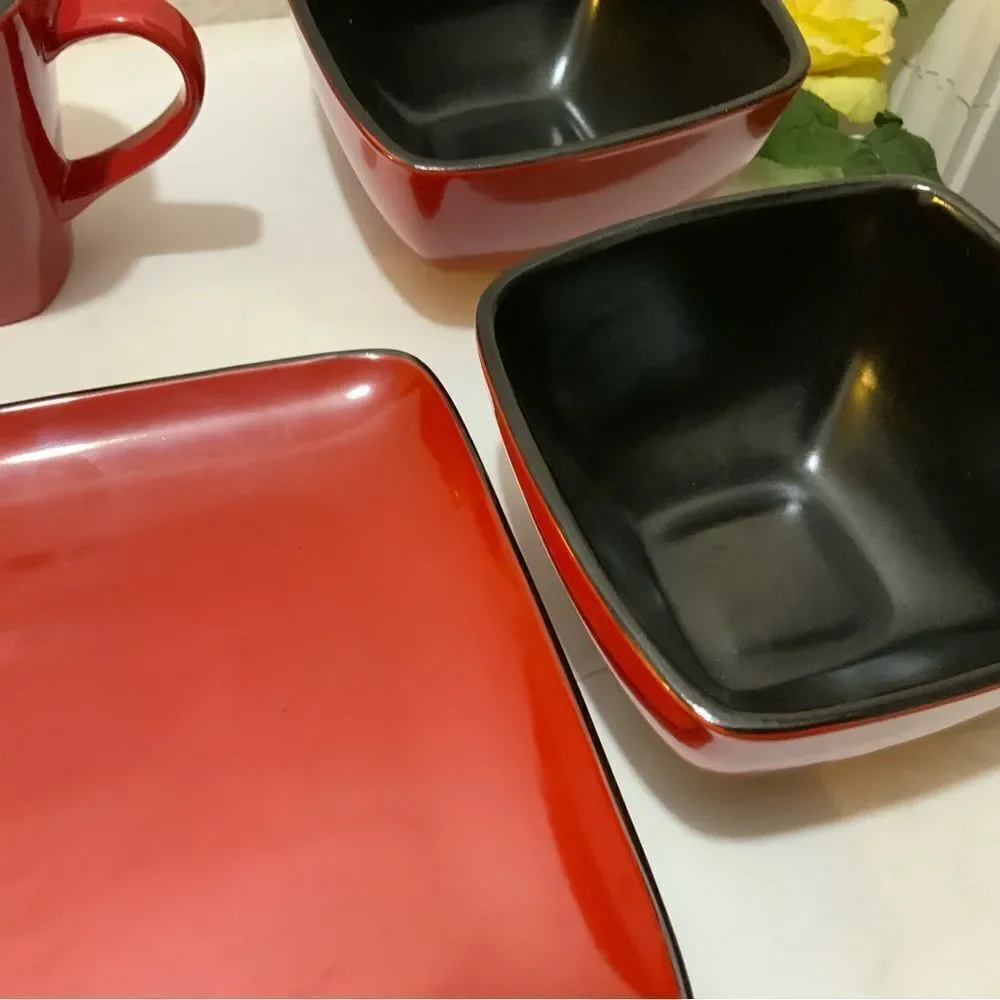 Home Trends Rave Red 2 dinner plates 2 Square Bowls 2 mugs set of 6 G19